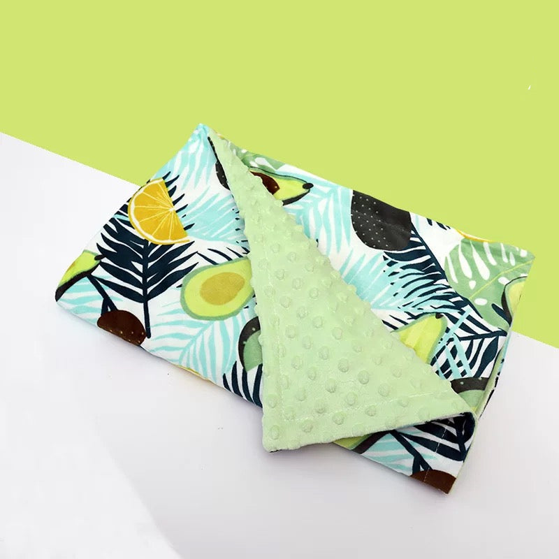 フランネル×フォームフリース ベビーブランケット アボカド柄のリバーシブル（ベビーブランケット）
