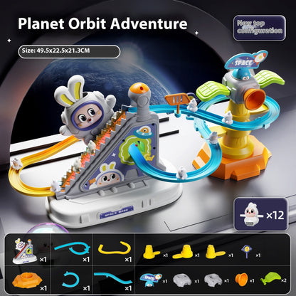 惑星や星のイラストが入った宇宙デザインの台座部分のディテール画像
