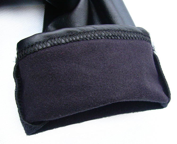 内側の肌あたりがイメージできるマタニティパンツの裏地ディテール
