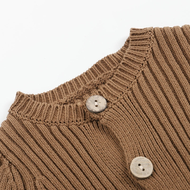 ニット風リブ編みの生地感が分かるボディスーツのディテール
