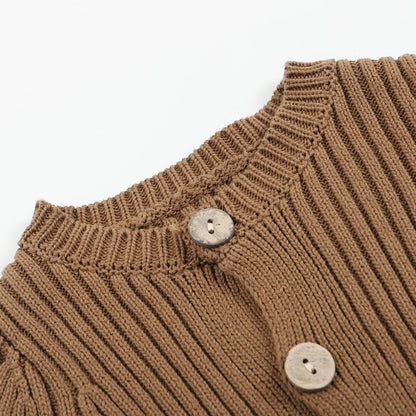 ニット風リブ編みの生地感が分かるボディスーツのディテール
