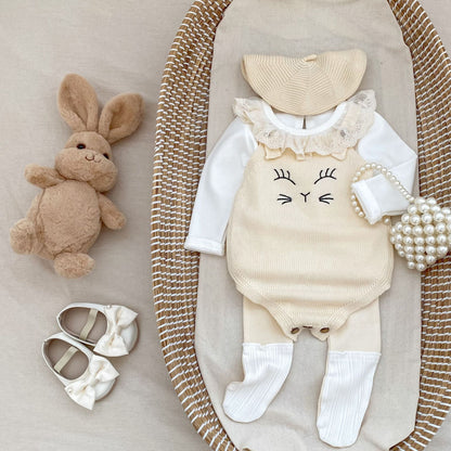 ベビー猫刺繍ニット肩ストラップ ボディスーツ｜Almond White・ノースリーブ・コットン・やわらか伸縮・新生児～90cm