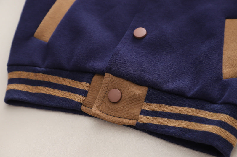 通園やおでかけに活躍する男の子長袖ジャケットとパンツセット
