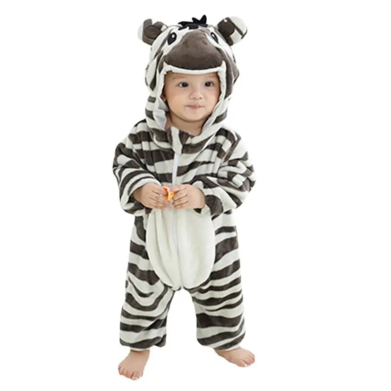 耳付きフードが特徴のベビー動物カバーオールを正面から撮影した画像
