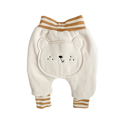 前面にくまフェイスの立体モチーフが付いた裏フリースベビーパンツの正面画像
