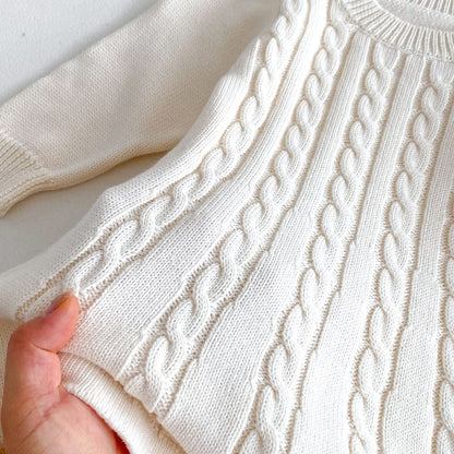 ベージュアプリコットカラーの女の子ドレス
