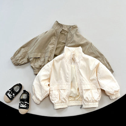 ジッパー部分のディテールを示すクローズアップ写真
