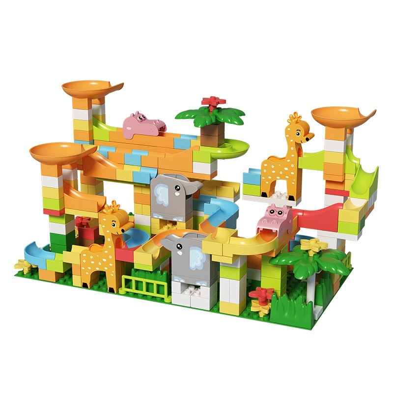 アニマルスライドブロック全体構造の俯瞰イメージ。複数のスロープと階層が確認できる完成シーン。
