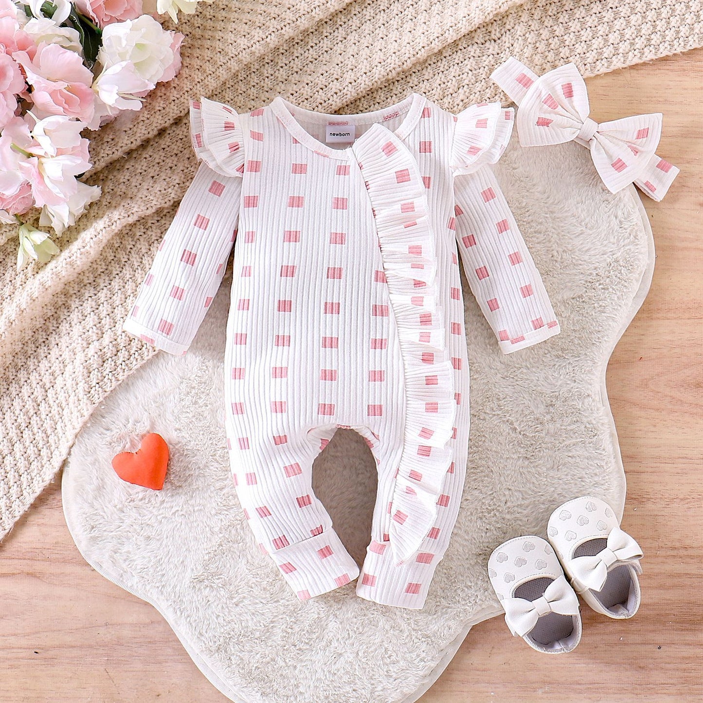 ホワイトチェック柄ロンパースの前面デザインアップ
