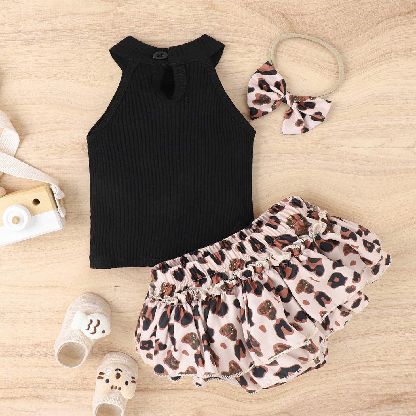 涼しげにおしゃれが完成する 女の子ホルターネックノースリーブ上下セット レオパード柄フリルスカート＋リボンヘアバンド付き コットン95% 70~100cm