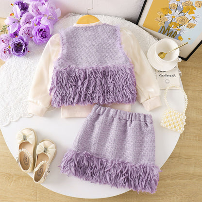 胸元とポケットに飾りが付いたニットトップス正面アップ
