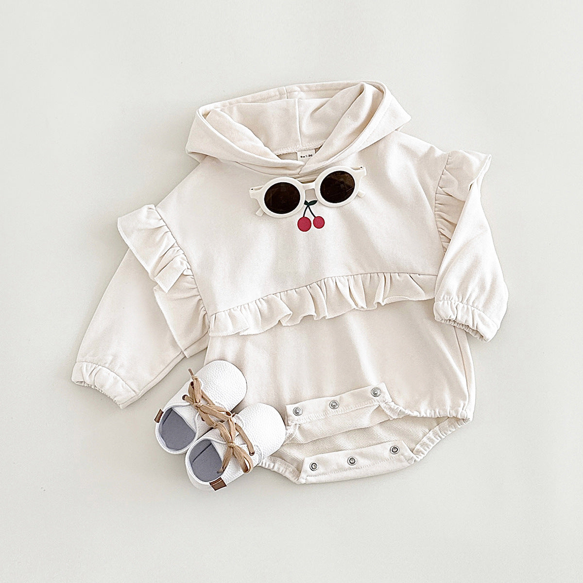 ピンク色の長袖ベビーボディスーツ詳細
