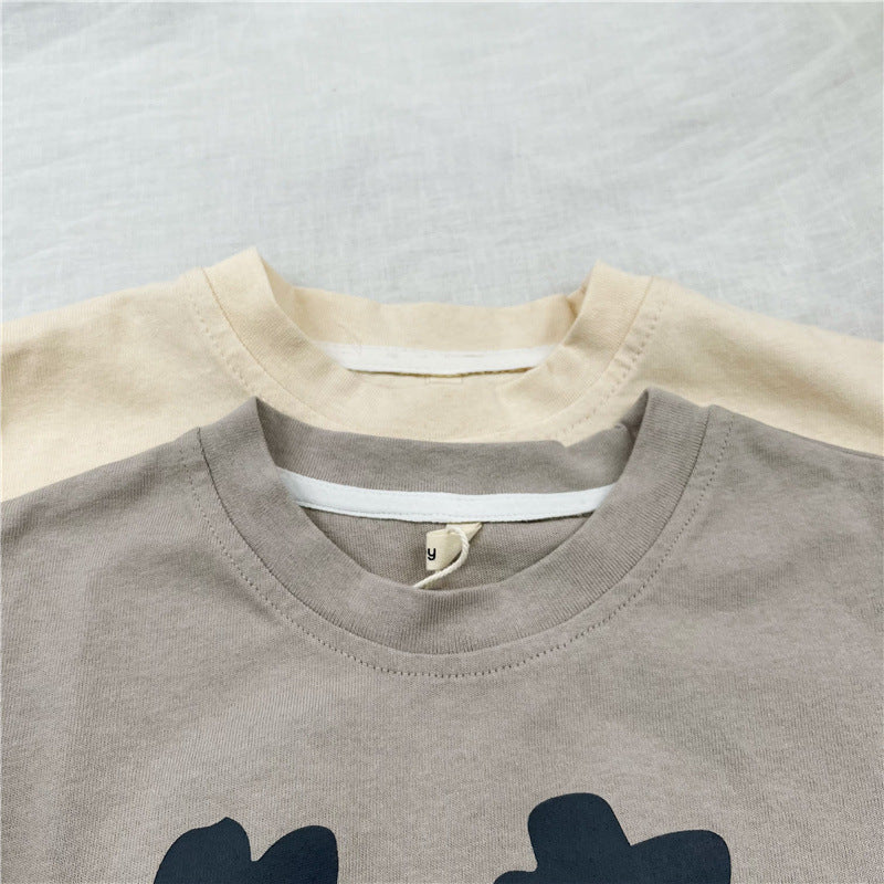 ベージュ色の花柄カジュアルスウェット
