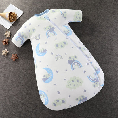 ラビットハウス柄の厚手ベビースリーパーをベッドの上に並べた画像
