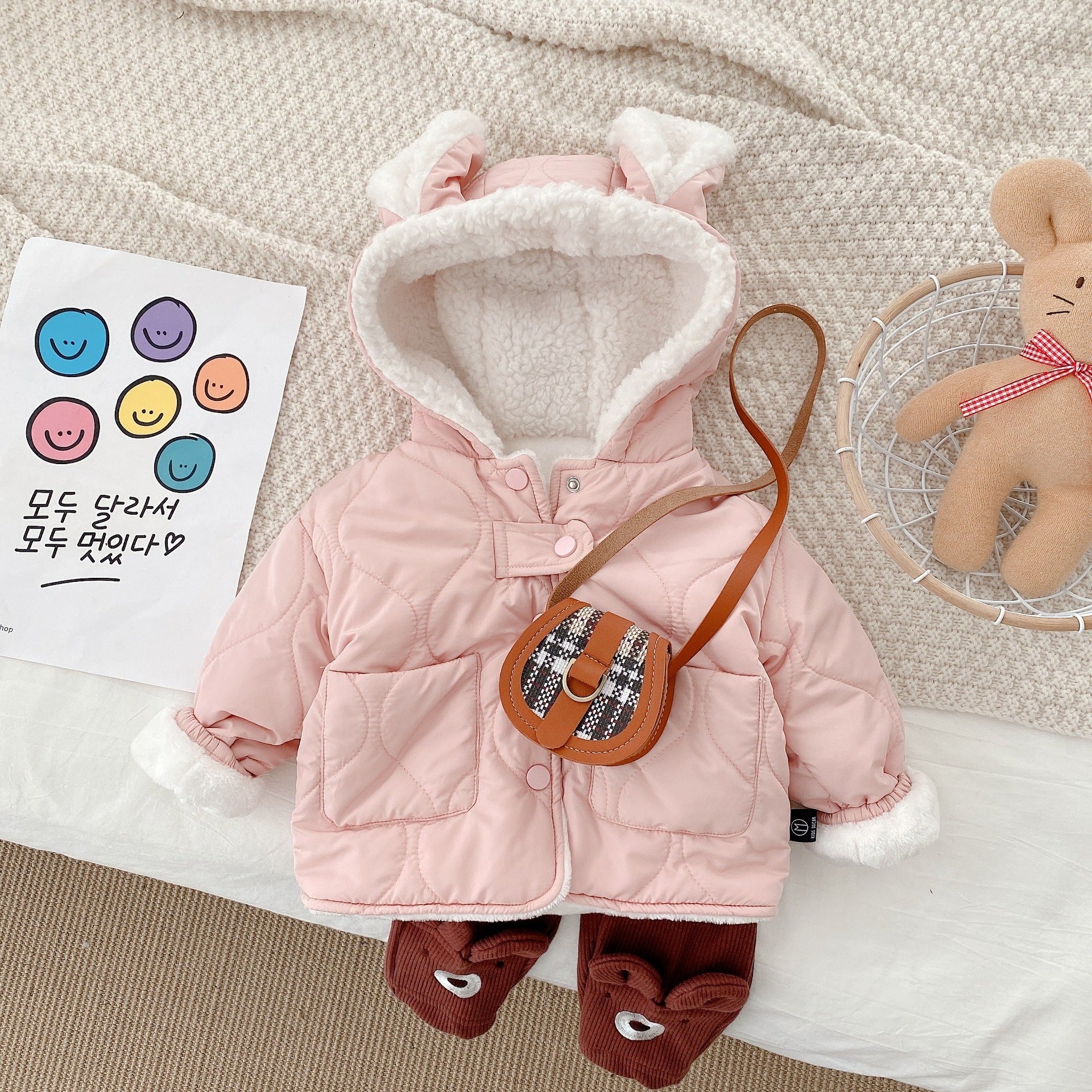 コートのキルティング加工ディテール
