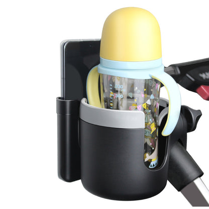 哺乳瓶をセットした状態の安定感が分かる装着例（ベビーカーカップホルダー）
