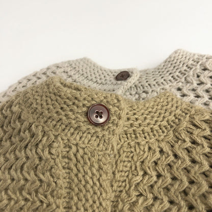 柔らかいアクリル素材の長袖カーディガン
