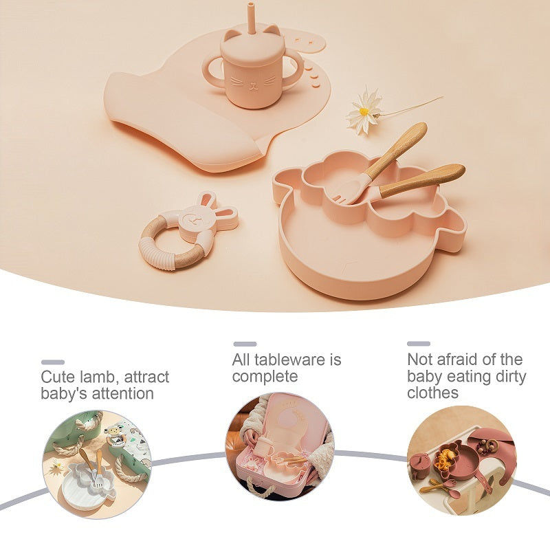 ピンクカラーのベビーシリコンボウルとビブ
