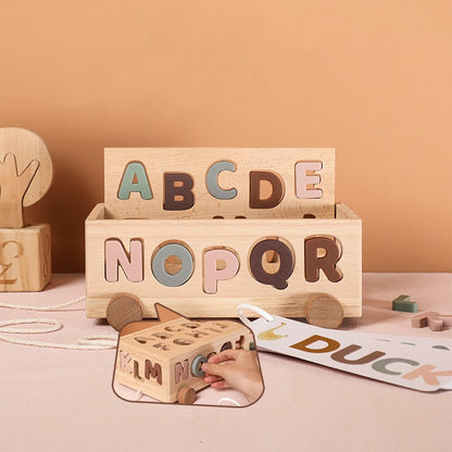 木製アルファベットレターカー 文字ブロック付き全体イメージ ABCDEとNOPQRの積み上げ
