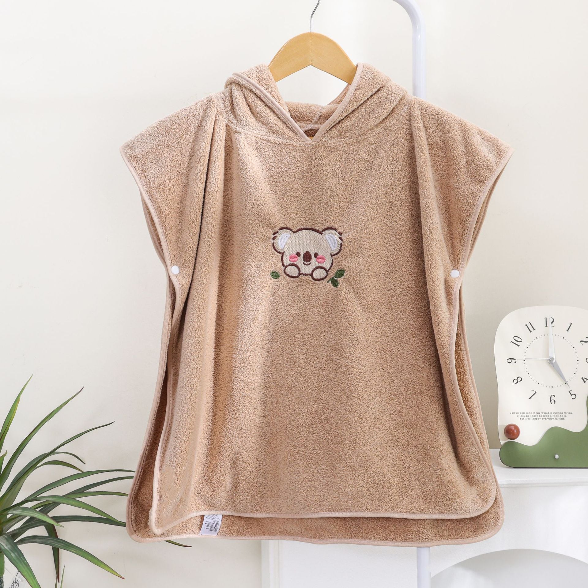 ブラウンコアラクローク 刺繍入りフード付きベビーバスローブ 外観（コーラルフリース・フード付きバスタオル）
