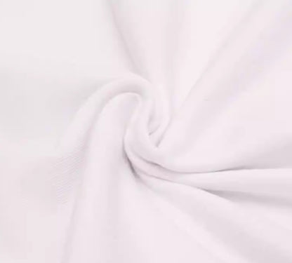 柔らかいコットン素材の伸縮性がわかる接写写真
