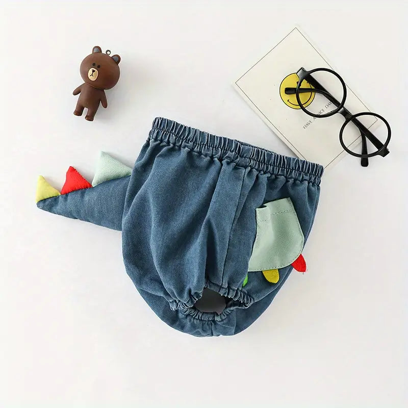 左右の立体ポケット装飾が目立つブルーのキッズデニムショートパンツ
