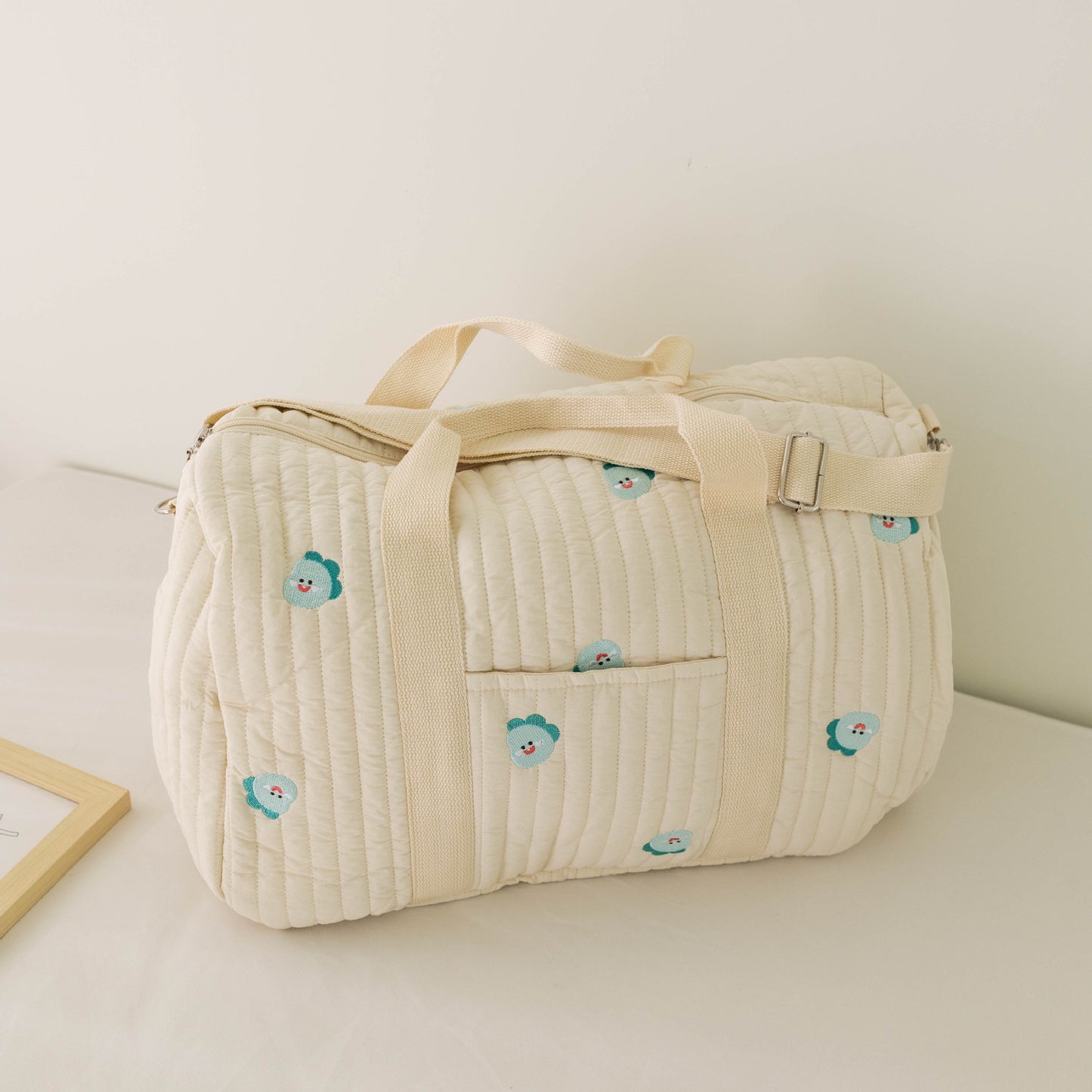 ラブスクワレル刺繍のかわいいバッグ
