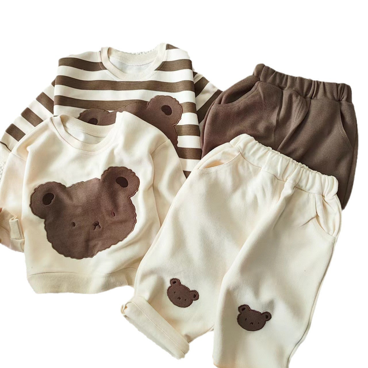 保育園や幼稚園にぴったりなくま柄子ども服セットアップの全体イメージ
