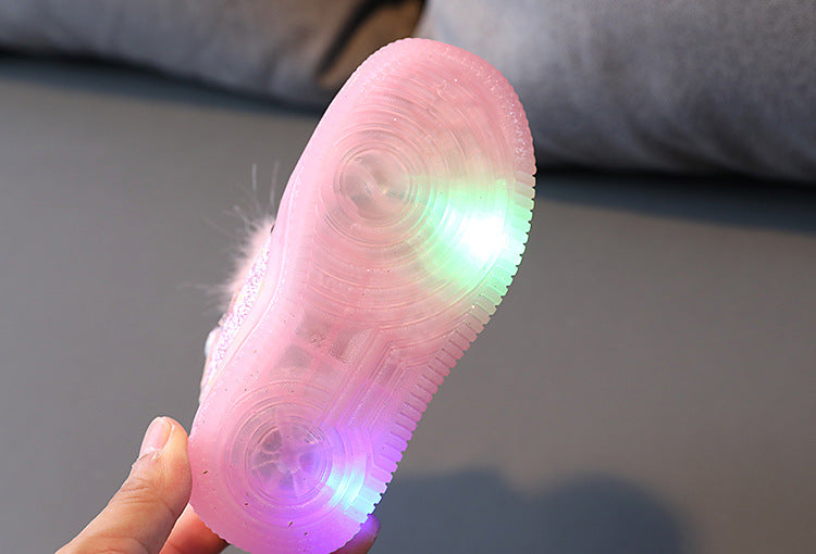 ノンスリップソールの溝デザインを見せたアウトソール裏面写真
