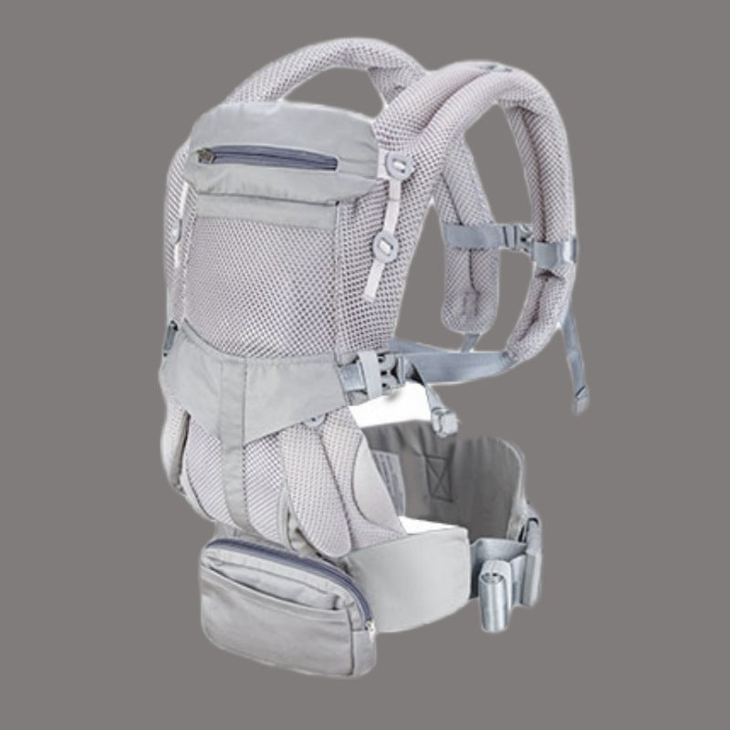 ベビーキャリアのウエストベルト部分と安全バックルのクローズアップ写真
