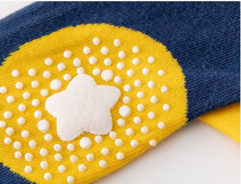 滑り止め付きベビーソックスセットアップ
