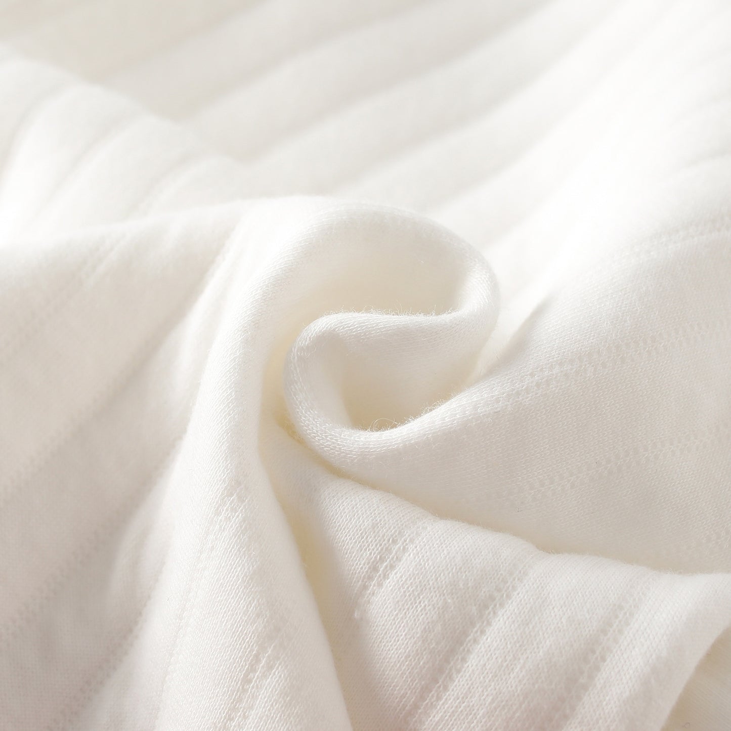 柔らかいコットン生地の風合いがわかる布地のクローズアップ
