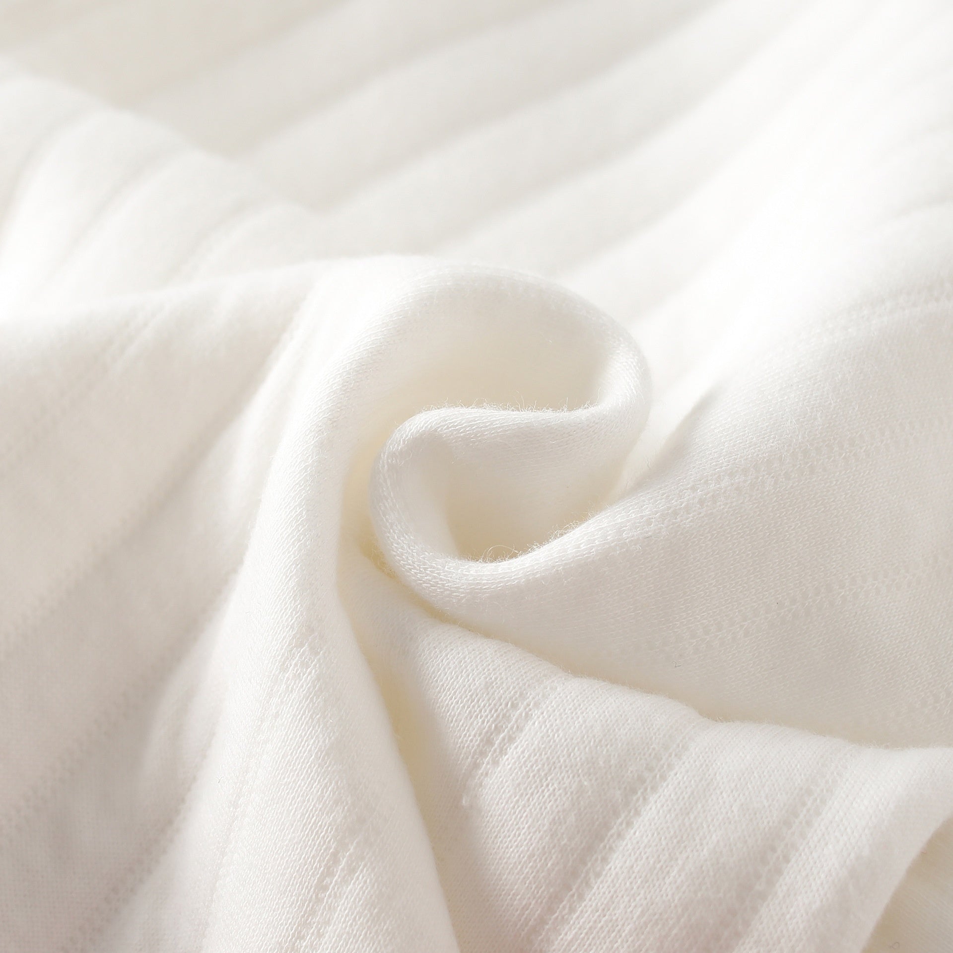 柔らかいコットン生地の風合いがわかる布地のクローズアップ
