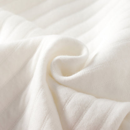 柔らかいコットン生地の風合いがわかる布地のクローズアップ
