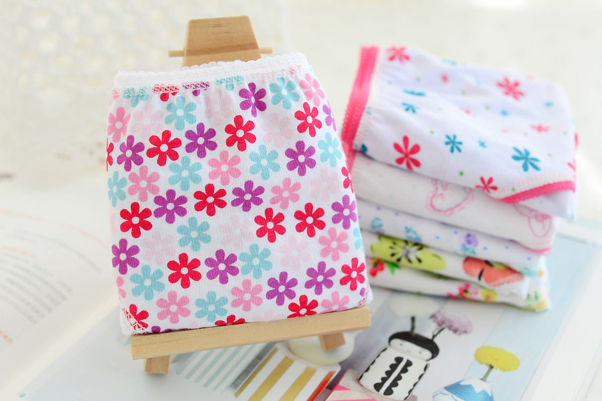 柔らかいウエストゴム仕様のベビーパンツ
