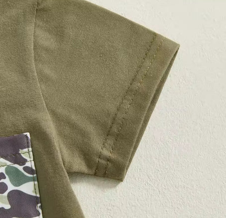 すっきりカモフラでこなれ見えする 男の子ベビー上下セット 半袖トップス＆ショートパンツ フェイクポケットプリント ポリエステル 0〜6ヶ月〜2〜3歳