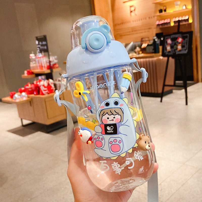 ピンクカラーの大容量プラスチックカップ
