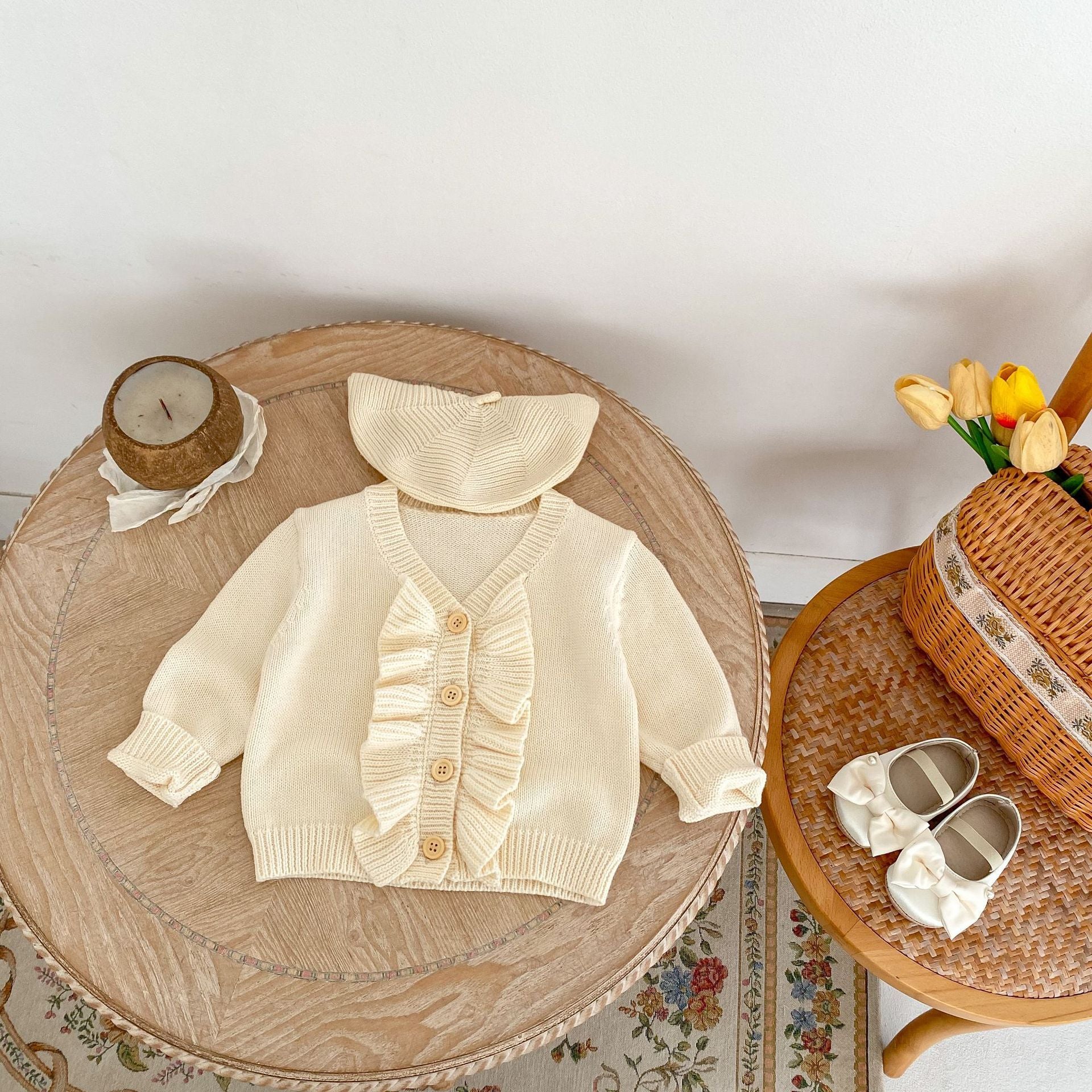 袖口と裾の編み目がしっかりしたコットンニット素材
