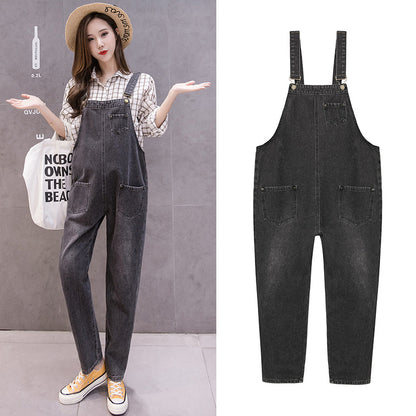 マタニティデニムサロペットの着用イメージ（正面全身）
