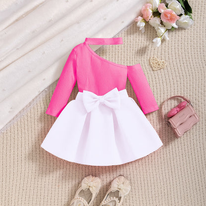 3〜4歳向けサイズのリボンフリルワンピース全身スタイリング
