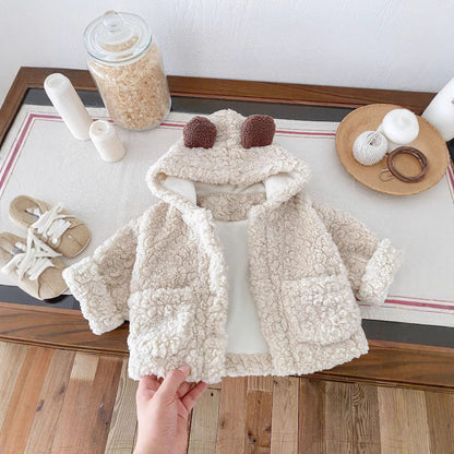 冬のお出かけにぴったりな厚手ベビー服
