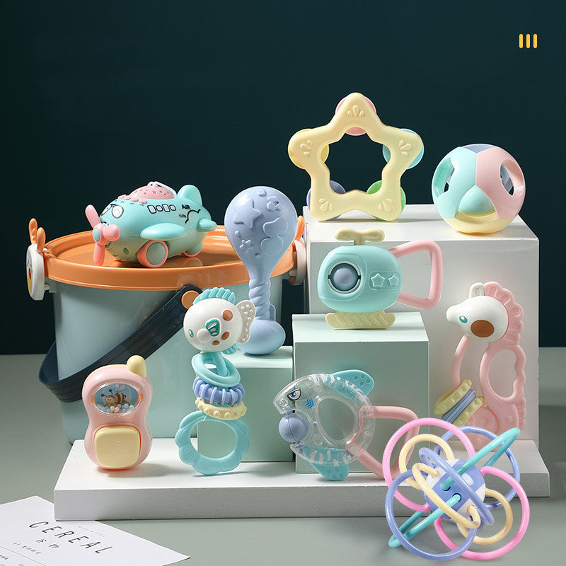 飛行機型ストーリーマシンとラトル8点セットの構成イメージ
