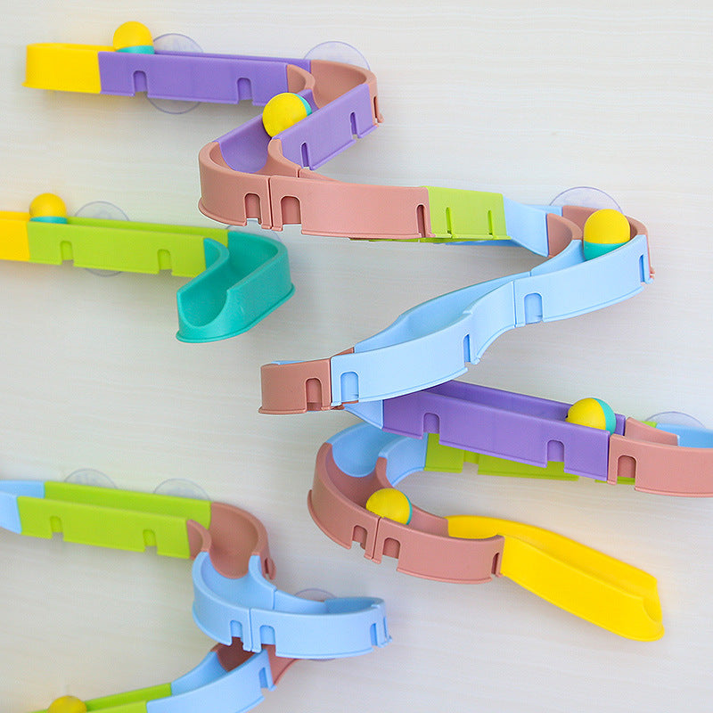 カラフルボールコースブロック 組み立て完成イメージ ジグザグコースとボール
