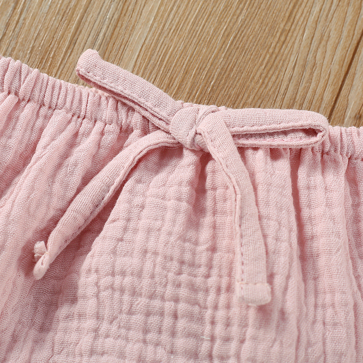 ウエストひも付きショートパンツのディテール ピンク
