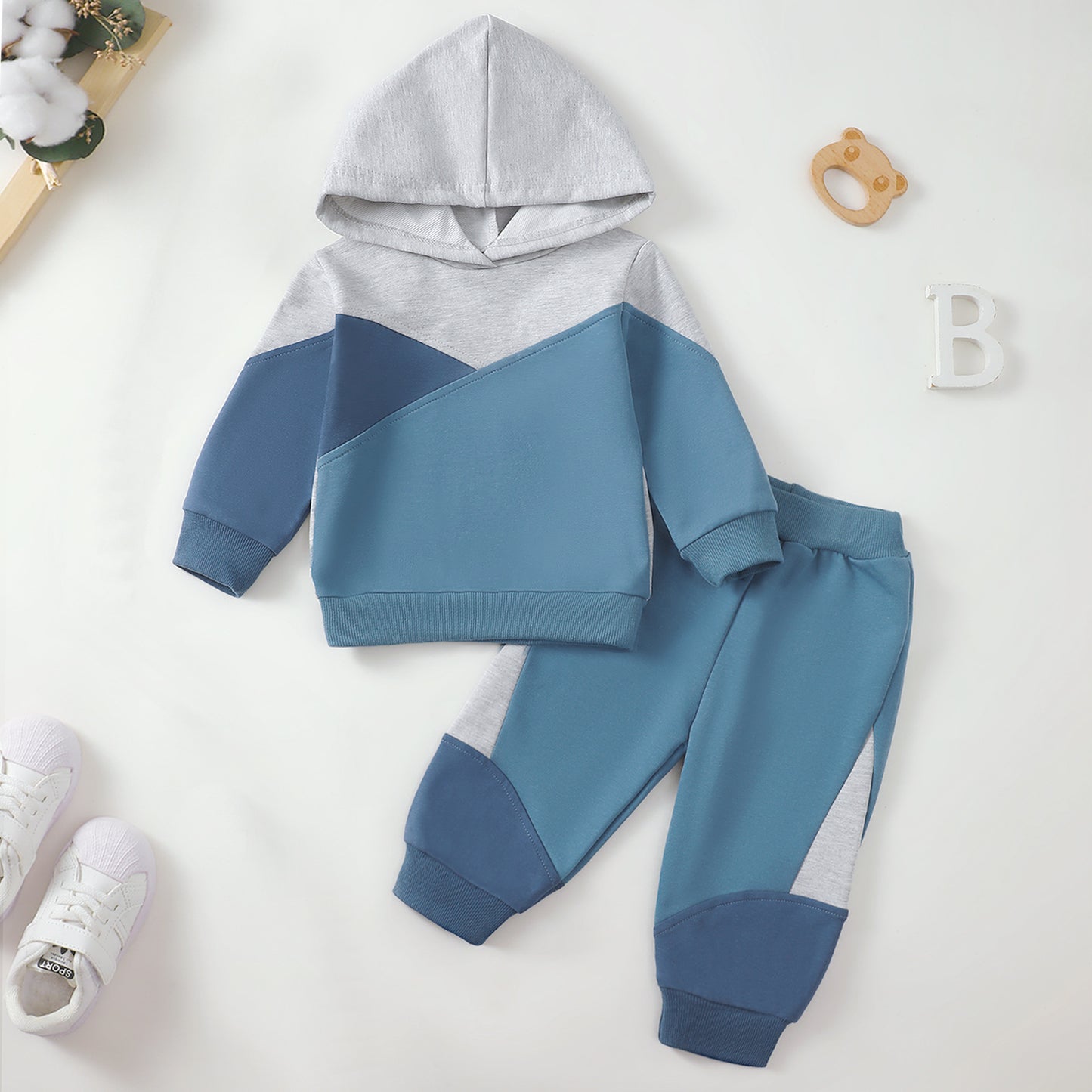 動きやすく毎日がもっと楽しくなる 子どもカラーブロックパーカー上下セット スポーティー配色 コットン素材 フード付き 6ヶ月〜4歳
