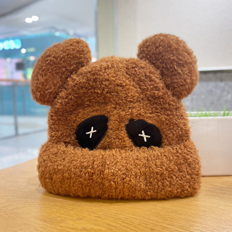 ブラウンカラーのもこもこウール帽子
