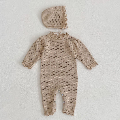 ベージュカラーの春秋ベビー服
