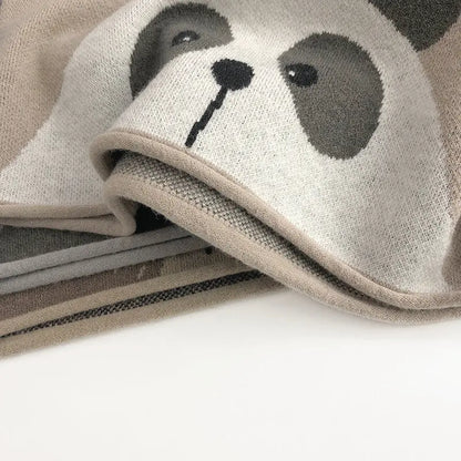 パンダモチーフがかわいいキッズニットトップスを平置きにした商品画像
