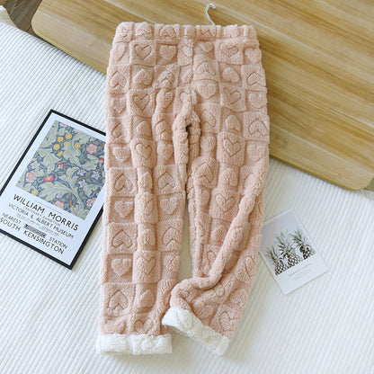 ピンクのマタニティフランネルパンツ　やさしい肌当たりでリラックスしやすい厚手素材
