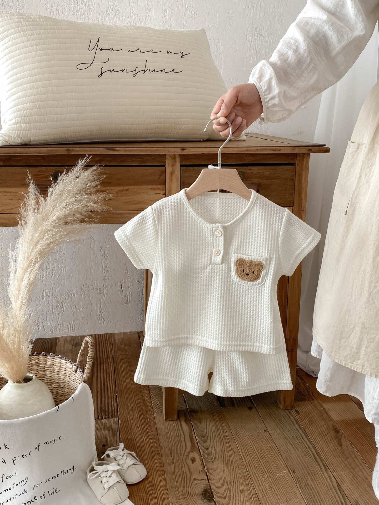 さらっと涼しく毎日コーデが整う 子ども半袖上下セット くまワッペン付きワッフル調 コットン素材 73~110cm